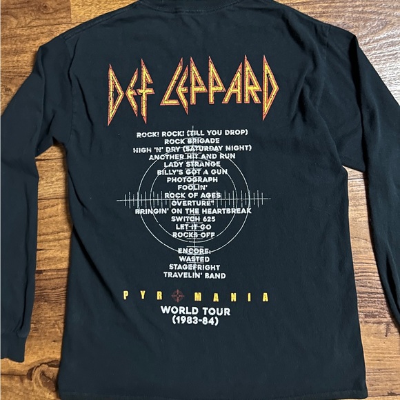 Def Leppard • Concert T-Shirt • World Tour 1983-84 • Medium • Long Sleeve - Picture 7 of 10